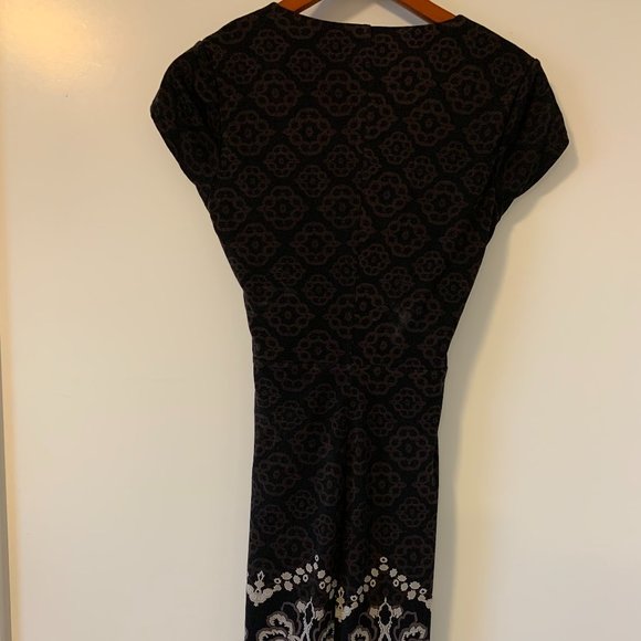 Le Chateau Printed Short Sleeve Dress - Picture 7 of 14